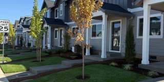 New Construction - Modern 3 Bedroom Townhome in Prime location!! Gallery 1