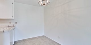 Top Floor Unit - Balcony - Elevator Access - Community Pool & Tennis Court Gallery 11