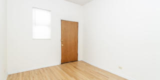 2519-27 N Lincoln Gallery 16