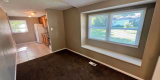 Cozy 2 Bedroom Home with Large Backyard Gallery 5