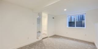 Beautiful Remodeled House with Fenced Yard in Maple Leaf Gallery 29