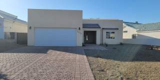 Desert Lakes on the Golf Course. Gallery 1