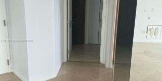 5025 Collins Ave Gallery 24
