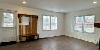 Immediate Move-In! Renovated 2BR House Near Ball State w/ Fireplace & Outdoor Space Gallery 7