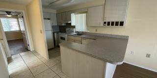 1 bedroom, 1 bathroom end unit condo beachside Gallery 9