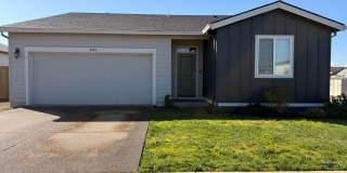 Newer single level 3 bed 2 bath home in NE Salem Gallery 1