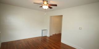Charming 1BR duplex. Walk to 9th St. and DUKE! Gallery 2