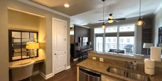 230 S Tryon - T.R. Lawing Realty Property Gallery 5