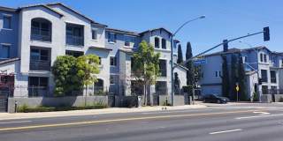 2 Bedroom, 2.5 Bath Tri-level townhouse in Signal Hill Gallery 1