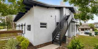 Unique 2 Bedroom Apartment in Downtown Leesburg Across from the Park Gallery 1