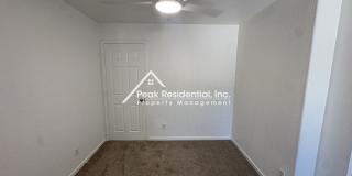 Great 4 Bd/2.5Ba Duplex with 1 Car Garage! Gallery 19