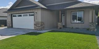 3 bed 2 bath Home for Rent in Grants Pass Gallery 1