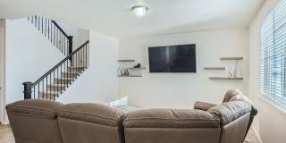Beautiful Home in Windsor Gallery 10