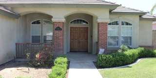 Spacious 4 Bed / 2 Bath Home with Pool & Fireplace in Northwest Bakersfield (93312) Gallery 3