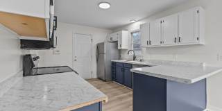 1821 Swann St Gallery 3