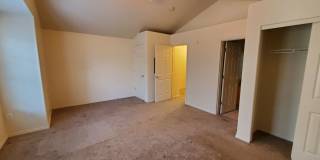 Great Location! 2 Bed 2 Bath Townhouse Style Condo! Open Concept! Laminate Floors Throughout Main! Gallery 13