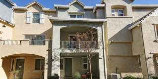 Beautiful Contemporary 3BR/3BA Tri Level Townhouse in the Berryessa Area Gallery 1
