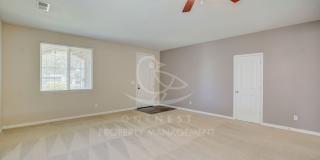 Plumas Lake Rental, Huge Living Room Plumas Lake Rental, Huge Living Room Gallery 7