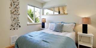 Glendale Apartments - Student Housing Gallery 9