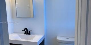 2001 N Dixie Hwy Gallery 5