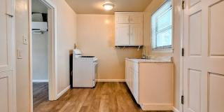 Refurbished 1bd Unit in 4-plex With No Upstairs or Downstairs Neighbors! Gallery 1