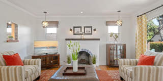 224 W Cota Street Gallery 32