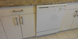 Beautiful 4 bed in Oak Sqaure Gallery 13