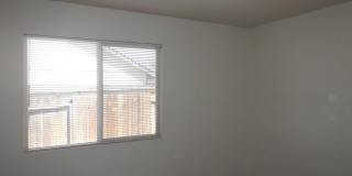 Cute 4 bedroom home in Silver Shores Gallery 8