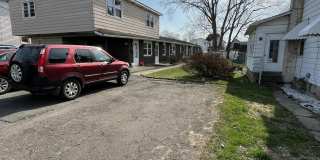 612 Oak Street Gallery 12