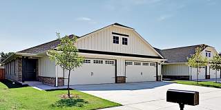 Beautiful 3 Bed 2 Bath Duplex Close to Tinker/ I-240 and 1-40! Gallery 1