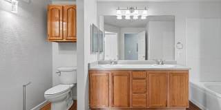 Charming Englewood Condo | 2 Bedrooms, Covered Parking & Community Pool Gallery 16