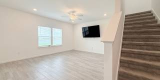 Spacious 4BR Home with Office, Loft & Lake Views Gallery 7
