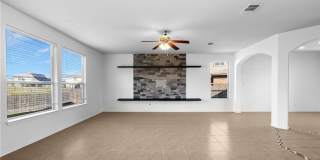 GORGEOUS 4-bedroom 2.5 bathroom house in The Landing at Clear Creek! Gallery 7