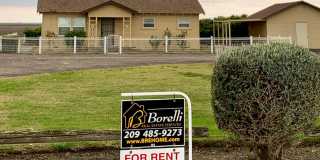 Beautiful 2 bed 1 bath house in the country! Gallery 1