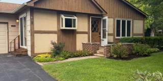 4 Bedroom 2 Bathroom Home in Lindenhurst Gallery 1