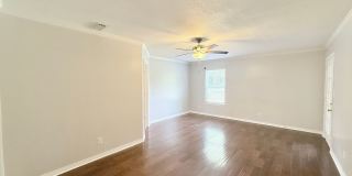 Spacious 3-Bedroom Home - Acre Lot Gallery 7