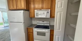 2 Bed/2 Bath Apartment Located Near OSU/COCC Campus - Attached Garage Gallery 9