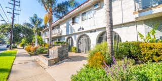 15925 Victory Blvd. Gallery 23