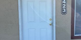 423 East Rosewood Lane Gallery 1