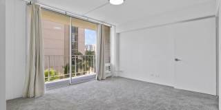 Waikiki 1BR/1BA with Ala Wai Canal & Mountain Views — Wraparound Lanai, Utilities Included Gallery 9
