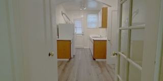 Charming, Studio Freshly Painted, move in ready Gallery 5