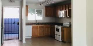 2 bed 2 bath Town-home Gated  in Central Phoenix! Gallery 1