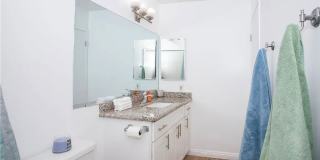Furnished Top-Floor West LA Townhome Near Sawtelle and UCLA Gallery 12