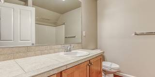 Beautiful Ground Level 1+br Condo ** Water/Sewer/Garbage Included ** Gallery 12