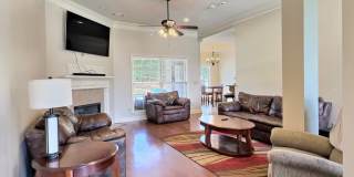 4 Bed, 2 Full Bath Home w/ In-Ground Pool in Desirable Lake Forest! Gallery 5