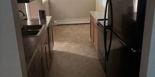 Gorgeous 2-Bedroom Apartment with Garage in a Quiet Neighborhood Gallery 1