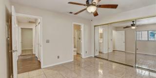 Upgraded 2 bedroom 2 bath upstairs condo Gallery 39