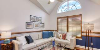 Luxury 4-bedroom - 4 bath with garage Gallery 27