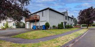 Spacious 3bd 2.5ba Unit in 4Plex - Avail. Now! Gallery 1