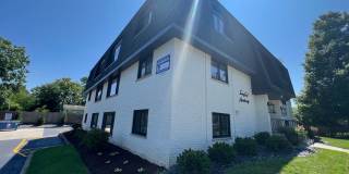 Modern, Tranquil, High-End Apartment in Downtown Downers Grove Gallery 38